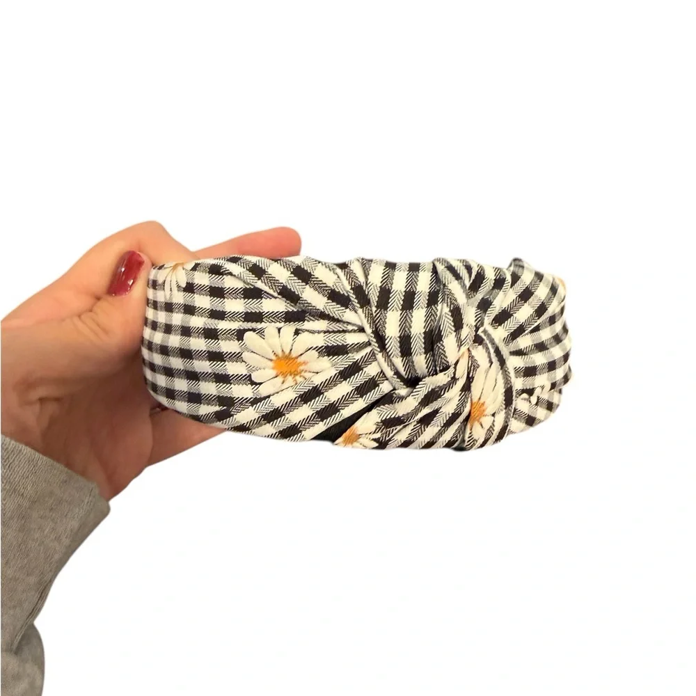 Black and White Checkered Headband with Daisies- NEW